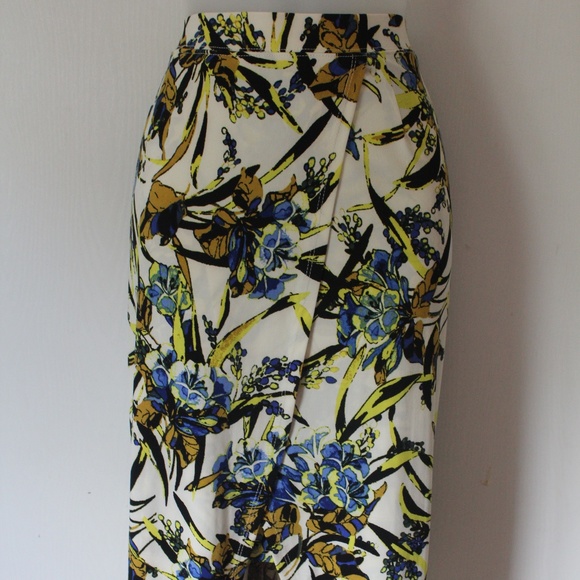 G.I.L.I Dresses & Skirts - G.I.L.I Floral Wrap Skirt